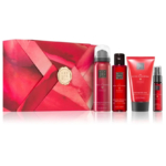 Coffret cadeau composé de produits pour le bain et le corps aux couleurs rouges, comprenant une mousse de douche, un shampoing, une crème pour le corps et une brume corporelle. Les articles sont soigneusement rangés et présentés dans une boîte décorative rouge et rose ornée d'un sceau doré. Dakar