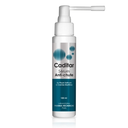 Un flacon vaporisateur blanc de 100 ml, étiqueté « Caditar Sérum Anti-chute », aux touches de bleu et aux bulles, est orné des mentions « Au Pisum Sativum & Crambe Maritima » et « Laboratoires PHARMA-RECHERCHE Paris ». À associer à Eeasy Pouss pour un soin capillaire optimal. Dakar