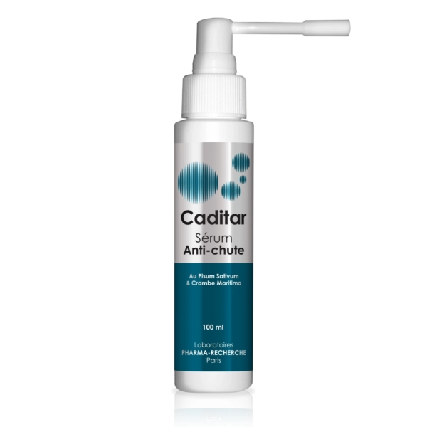 Un flacon vaporisateur blanc de 100 ml, étiqueté « Caditar Sérum Anti-chute », aux touches de bleu et aux bulles, est orné des mentions « Au Pisum Sativum & Crambe Maritima » et « Laboratoires PHARMA-RECHERCHE Paris ». À associer à Eeasy Pouss pour un soin capillaire optimal. Dakar