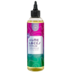 Un flacon de sérum réparateur Aloe Locks avec un bouchon noir. L'étiquette arbore un design coloré aux nuances de violet, de rose et de vert, avec le nom et la description du produit en anglais et en français. Dakar