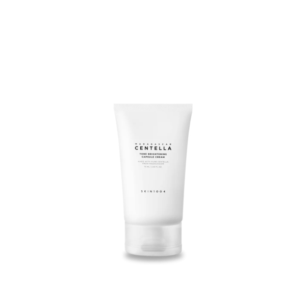 Un tube blanc de crème Skin1004 se détache sur un fond blanc. L'étiquette indique « Crème Capsule Éclat Centella de Madagascar », et le nom de la marque est visible en bas. Dakar