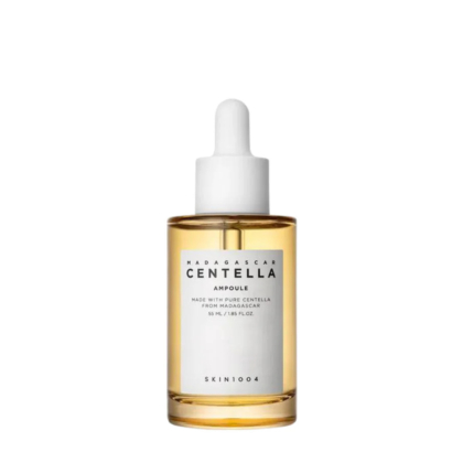 Un flacon transparent avec un bouchon compte-gouttes étiqueté « Ampoule Centella de Madagascar » de Skin1004. Le flacon contient un liquide doré et est isolé sur un fond blanc. Dakar