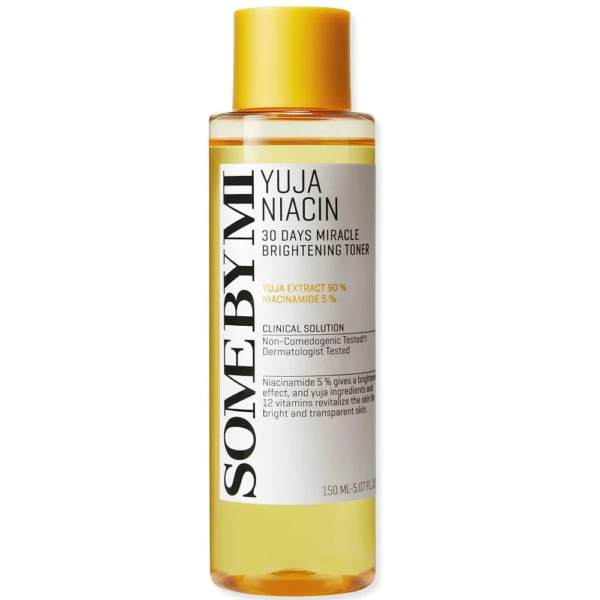 Un flacon cylindrique de Lotion Tonique Éclat Miracle 30 Jours Yuja Niacin de Some By Mi. L'étiquette met en avant les ingrédients clés : extrait de yuja et niacinamide. Le flacon transparent avec un bouchon jaune contient 150 ml de produit. Dakar