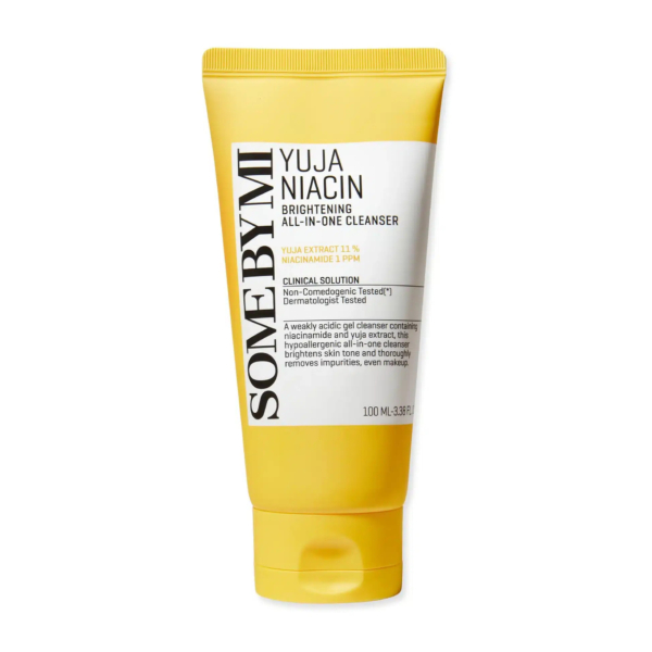Tube jaune de nettoyant tout-en-un éclaircissant à la niacine Some By Mi Yuja, avec inscription en noir et blanc. Ce nettoyant contient de l'extrait de yuja et de la niacinamide pour un teint éclatant. Il est certifié cliniquement testé et adapté à un usage dermatologique. Contenance : 100 ml. Dakar