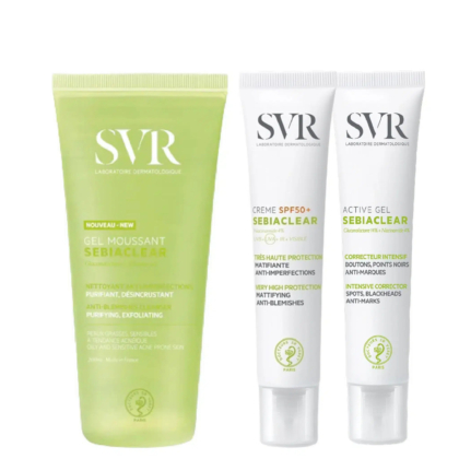 Image de trois produits de soin SVR Sebiaclear : un tube vert de Gel Moussant, un tube blanc de Crème SPF50+ et un autre blanc étiqueté Gel Actif. Tous les tubes arborent le logo SVR et sont disposés sur un fond uni. Dakar