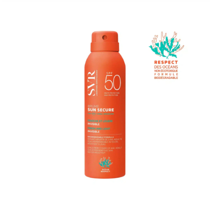 Un spray orange de SVR Sun Secure avec SPF 50. Le flacon est orné d'un texte blanc et bleu clair. À droite, un petit logo représentant un corail et un texte sur la formule biodégradable et respectueuse des océans. Dakar
