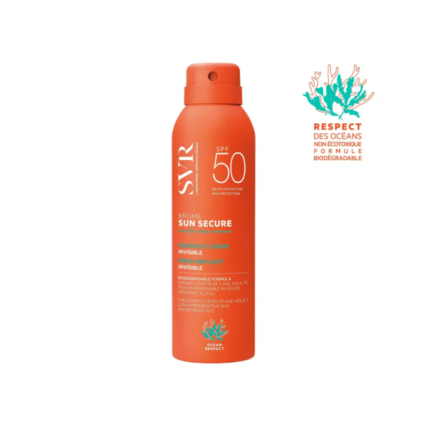 Un spray orange de SVR Sun Secure avec SPF 50. Le flacon est orné d'un texte blanc et bleu clair. À droite, un petit logo représentant un corail et un texte sur la formule biodégradable et respectueuse des océans. Dakar