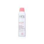 Un flacon pulvérisateur blanc de Topialyse Baume SVR. Son bouchon rose est orné d'un texte rose et noir, soulignant son action anti-démangeaisons instantanée pour les peaux irritées. Fabriqué en France. Dakar