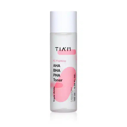 Flacon transparent de tonique anti-âge TIAM AC avec bouchon blanc. L'étiquette présente des formes abstraites roses et le texte « AHA BHA PHA Toner ». Le produit fait 150 ml. Dakar