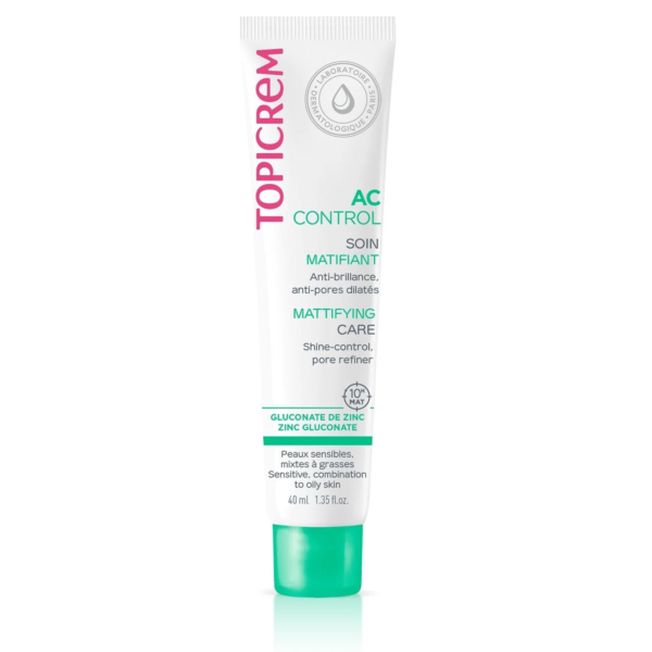 Un tube de crème de soin matifiante Topicrem AC Control. Son emballage blanc et turquoise présente un texte en français et en anglais, soulignant ses propriétés anti-brillance et resserrant les pores, idéales pour les peaux sensibles et grasses. Dakar