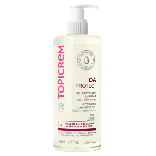 Flacon de gel nettoyant ultra-riche Topicrem DA Protect avec pompe. L'étiquette précise ses propriétés nettoyantes, apaisantes et protectrices. Contient 500 ml, enrichi en huile de lin et en lipides biologiques. Marquage blanc et rose. Dakar