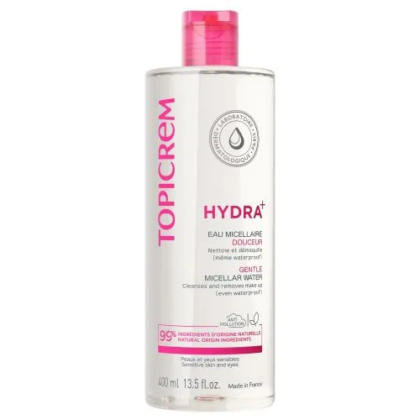 Un flacon transparent d'Eau Micellaire Douceur Topicrem Hydra+ au bouchon rose, étiqueté « 99 % d'ingrédients d'origine naturelle », nettoie et démaquille. Le flacon contient 400 ml. Dakar