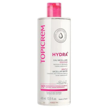 Un flacon transparent d'Eau Micellaire Douceur Topicrem Hydra+ au bouchon rose, étiqueté « 99 % d'ingrédients d'origine naturelle », nettoie et démaquille. Le flacon contient 400 ml. Dakar