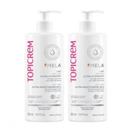 Deux flacons blancs de Topicrem MELA Lait Unifiant Ultra-Hydratant avec pompe. Chaque flacon de 500 ml est accompagné d'un texte en anglais et en français. Conçu pour les peaux sensibles, il vise à atténuer les taches brunes. Fabriqué en France. Dakar
