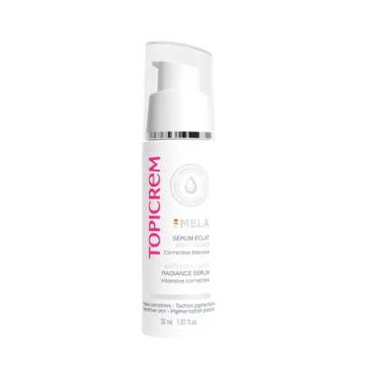 Flacon blanc de sérum éclat Topicrem MELA avec pompe. L'étiquette rose indique une correction intensive pour les peaux sensibles, ciblant les taches pigmentaires. Contient 30 ml de produit. Dakar