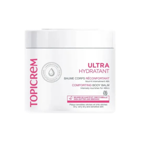 Pot blanc du Baume Corps Ultra Hydratant Réconfortant Topicrem, avec inscription rose et grise. Il promet une nutrition intense pendant 48 heures et convient aux peaux sèches, très sèches et sensibles. Contient du beurre de karité et de la cire d'abeille. Dakar