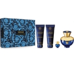 Le Coffret L’Eau de Parfum VERSACE Dylan Blue Femme est un coffret cadeau opulent comprenant un flacon de parfum bleu et or, une miniature et deux tubes de produits parfumés avec un emballage fleuri et tourbillonnant. Dakar