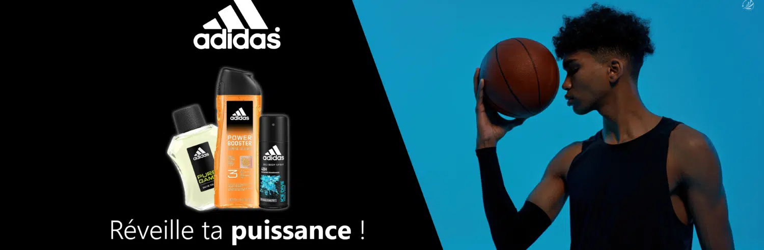 Publicité Adidas avec des produits d'eau de Cologne et de déodorant à gauche, le slogan « Réveille ta puissance ! » et un basketteur tenant un ballon près de son visage à droite sur un fond bleu. Dakar