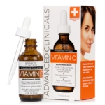Un flacon de Sérum Eclaircissant à la Vitamine C Anti Age Peau Terne 52 ml ADVANCED CLINICALS avec compte-gouttes est placé à côté de l'emballage mettant l'accent sur la réduction des taches brunes et le raffermissement de la peau. Dakar