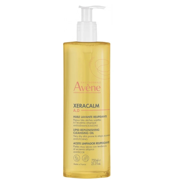 Un flacon d'Huile Nettoyante Relipidante Avène XeraCalm A.D. Le flacon pompe est transparent et contient un liquide jaune. L'étiquette présente en plusieurs langues ses propriétés relipidantes et nettoyantes pour les peaux sensibles. Dakar