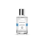 L'Eau de Toilette BERDOUES Musc Blanc & Lin présente un flacon en verre transparent avec un bouchon argenté, une étiquette minimaliste aux accents bleus et des notes alléchantes de Monoï et de Coco, affichant fièrement « Fabriqué en France » pour mettre en valeur son parfum et son origine. Dakar