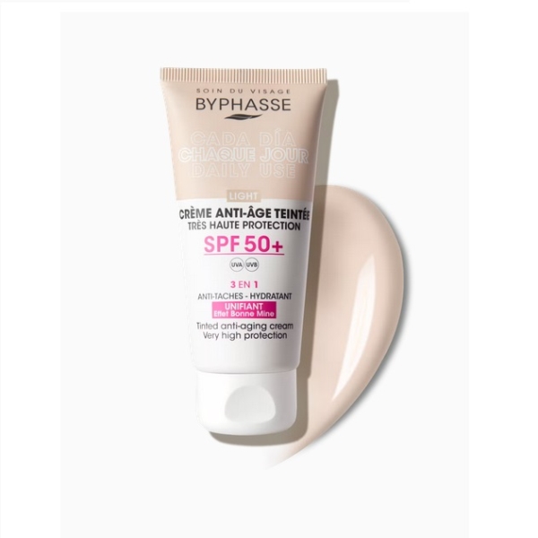 Un tube de Byphasse Crème Anti Age Spf 50+ Teintée Light 50 ml est présenté avec une trace de crème beige à côté, et l'emballage affiche des détails en français et en anglais. Dakar
