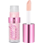 Un flacon de gloss rose avec une base transparente et un bouchon rose métallisé étiqueté « Essence Pearly POTION Multi-Protective Lipgloss ». L'applicateur est déployé, laissant apparaître un embout éponge doux teinté de rose. Dakar