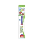 Une brosse à dents pour enfants, présentée dans un emballage adapté aux enfants de 0 à 6 ans. L'emballage est coloré, avec des illustrations ludiques et l'étiquette « Fluocaril Kids ». La brosse est dotée d'un manche rouge et de petits poils bleus doux, adaptés aux jeunes enfants. Dakar