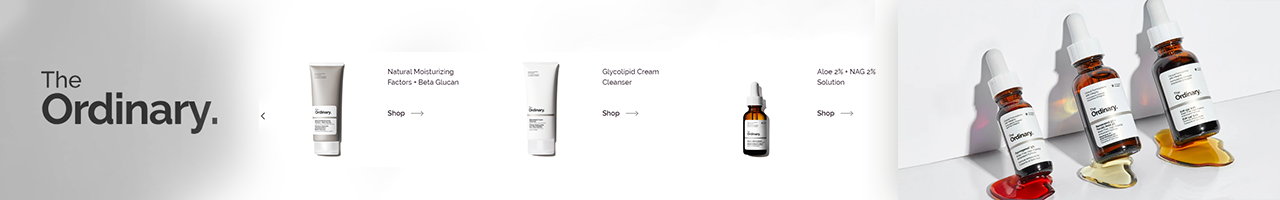 Bannière présentant les produits de soin The Ordinary : un tube de crème hydratante, un nettoyant, un flacon de sérum et trois flacons compte-gouttes contenant des liquides colorés sur fond blanc. Le logo « The Ordinary » est affiché à gauche. Dakar