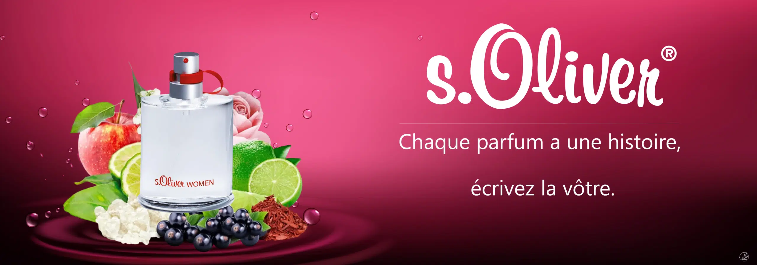 Un flacon de parfum s.Oliver WOMEN trône parmi des fruits, des fleurs et des épices sur un fond rose. Le texte se lit comme suit : "s.Oliver. Chaque parfum à une histoire, écrivez la vôtre. Dakar