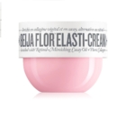 La crème Sol de Janeiro Beija Flor Elasti-Cream 75 ml est présentée dans un pot rose au couvercle blanc, mettant en valeur le collagène et l'huile de cacay imitant le rétinol. Son emballage minimaliste arbore une typographie grise audacieuse pour un design épuré. Dakar