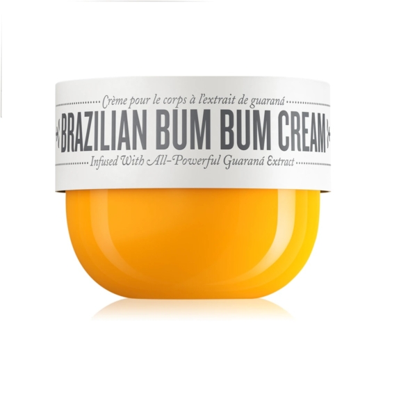 La crème brésilienne Bum Bum de Sol de Janeiro, crème raffermissante et lissante fesses et hanches de 240 ml, est présentée dans un pot à la base jaune vif et au couvercle blanc, au design épuré et moderne. L'étiquette met en valeur son infusion d'extrait de guarana. Dakar