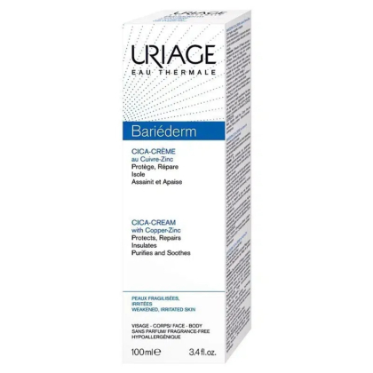 Une boîte rectangulaire blanche d'Uriage Bariéderm Cica-Crème est présentée. Le texte en français et en anglais la décrit comme une crème au cuivre-zinc qui protège, répare, isole, purifie et apaise les peaux irritées. Le format est de 100 ml (3,4 oz liq.). Dakar