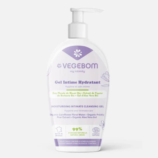 Un flacon de Gel Nettoyant Intime Hydratant Vegebom avec pompe. L'étiquette arbore des couleurs violettes et blanches, un motif floral et un texte mettant en valeur les ingrédients biologiques et les détails éco-responsables. Dakar