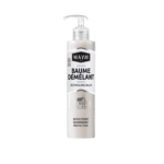 Un flacon pompe blanc étiqueté « Waam Baume Démêlant BIO 400 ml », une base neutre multi-usage qui adoucit, nourrit et protège les cheveux, comparable à l'après-shampoing OGX Keratin Oil. Dakar