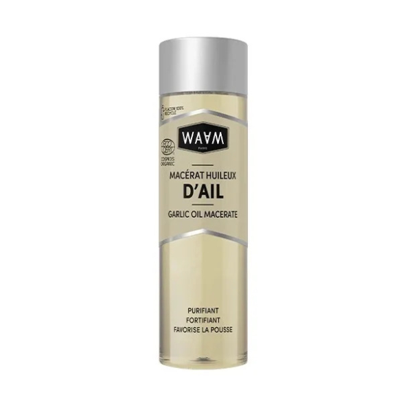 Une bouteille de macérat huileux d'ail WAW, étiquetée « macérat huileux d'ail ». Le contenant est transparent et muni d'un bouchon argenté. Le texte indique que le produit est purifiant, fortifiant et favorise la croissance. Dakar
