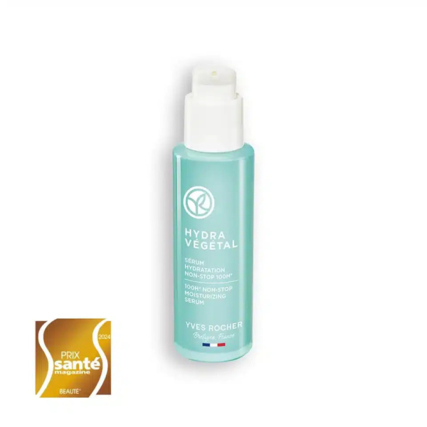 Un flacon bleu de sérum hydratant Hydra Végétal Yves Rocher est présenté. Il est doté d'une pompe blanche et d'un texte sur le devant. À côté se trouve un emblème doré « Prix Santé Magazine 2024 Beauté ». Dakar