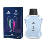 Un flacon d'Adidas Eau de Toilette Fraîcheur Longue Durée UEFA Champions League Goal 100 ml est présenté dans un coffret bleu foncé aux touches colorées, orné du trophée et des logos emblématiques. Le flacon transparent est doté d'un bouchon noir. Dakar
