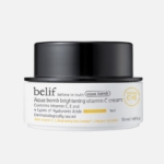 Un pot de 50 ml de Belif The True Crème Bombe Hydratante ONCTUEUSE Peau Sèche, doté d'un couvercle noir et d'une étiquette blanche avec les détails du produit. Dakar