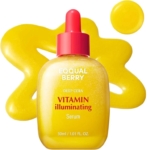 Un flacon jaune d'Eqqualberry Sérum Illuminateur Vitamines C et E Teint Éclatant 30 ml avec un bouchon compte-gouttes rouge est présenté sur un fond de sérum jaune vif et une petite goutte de sérum jaune. Dakar