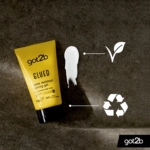 Un tube jaune de Got2b Glued Gel Cheveux Fixation Extra Forte 150 ml repose sur une surface sombre, ses qualités écologiques et recyclables mises en valeur par des icônes blanches similaires à celles du revitalisant Après Shampoing MIELLE Organics. Dakar