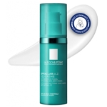 Un flacon pompe bleu sarcelle de La Roche Posay Effaclar AZ Gel Crème Anti Imperfections Peau Lisse 40 ml est présenté devant une crème blanche, avec un badge bleu circulaire « recommandé par un dermatologue » dans le coin supérieur droit. Dakar