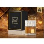 Un flacon de 100 ml d'Eau de Parfum mixte Lattafa Khamrah à la fragrance ambrée est présenté dans son écrin noir et or, sur un fond géométrique marron et or. Le logo Lattafa est visible en haut à droite. Dakar