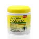 Un contenant jaune et blanc Lock Gro Jamaican Mango and Lime de 177 ml contient de l'huile de graines de moringa, du miel de manuka, de l'huile de ricin noire Xtra Dark ; l'étiquette met en valeur les cheveux nourrissants, le soin du cuir chevelu et la prévention de la casse. Dakar