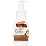 Un flacon blanc de lotion pour le corps Palmer’s Huile de Noix de Coco 400 ml avec un distributeur à pompe et des images de noix de coco, idéal pour les fans de la lotion pour le corps au beurre de karité de Palmer’s. Dakar