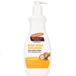 Un flacon de 400 ml de lotion pour le corps au beurre de karité Palmer's avec pompe, offrant une hydratation de 48 heures et une infusion de vitamines - la formule de confiance de Palmer's pour une alimentation quotidienne. Dakar
