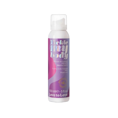 Un pot blanc et rose étiqueté « Tickle my body » mousse de massage d'une capacité de 150 ml (5 fl. oz), comportant une étiquette violette et les mots « Fresh mint » et « Love to Love ». Dakar