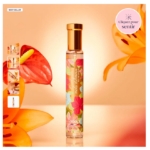 Le flacon de l'Eau de parfum Adopt Quelques mots d'amour 30 ml, au bouchon doré, se dresse au milieu de fleurs tropicales orange et rouges. Un cercle rose inscrit « Cliquez pour sentir » sur un fond jaune orangé chaleureux et lumineux. Dakar