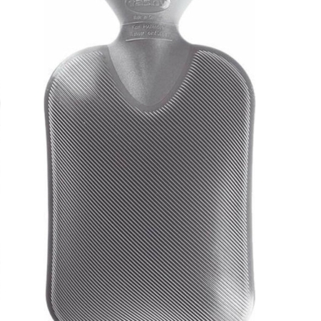 La bouillotte Fashy 2 L Anthracite est une bouillotte grise en caoutchouc, avec une surface texturée et une large ouverture de col pour un remplissage facile. Dakar