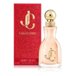 Un flacon de 40 ml de Jimmy Choo I Want Choo Eau de Parfum avec un bouchon et un logo dorés est présenté à côté de sa boîte rouge pailletée, qui comporte également le logo et le texte dorés. Dakar